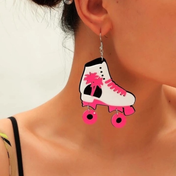 🎉 Roller Derby Dangly Earrings 🛼 - Picture 3 of 3
